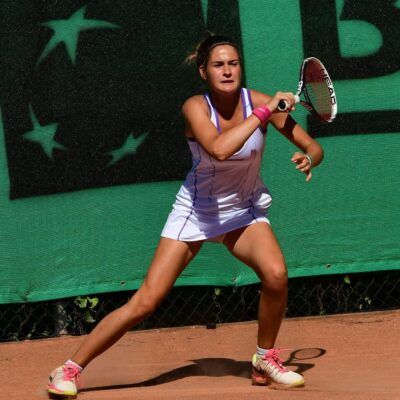 Patricia Böntgen spielt Tennis