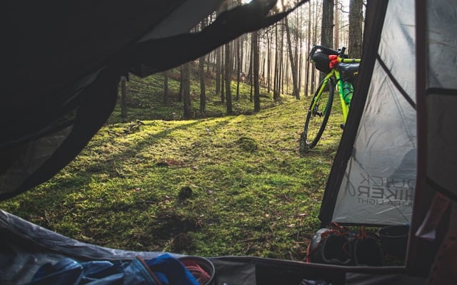 Fahrradtour durch den Wald